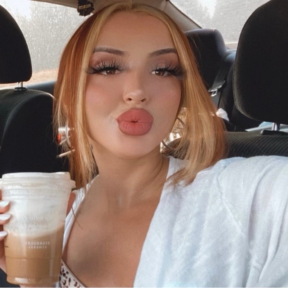 Meet your Posher, Cheyenne - Picture 4 of 4